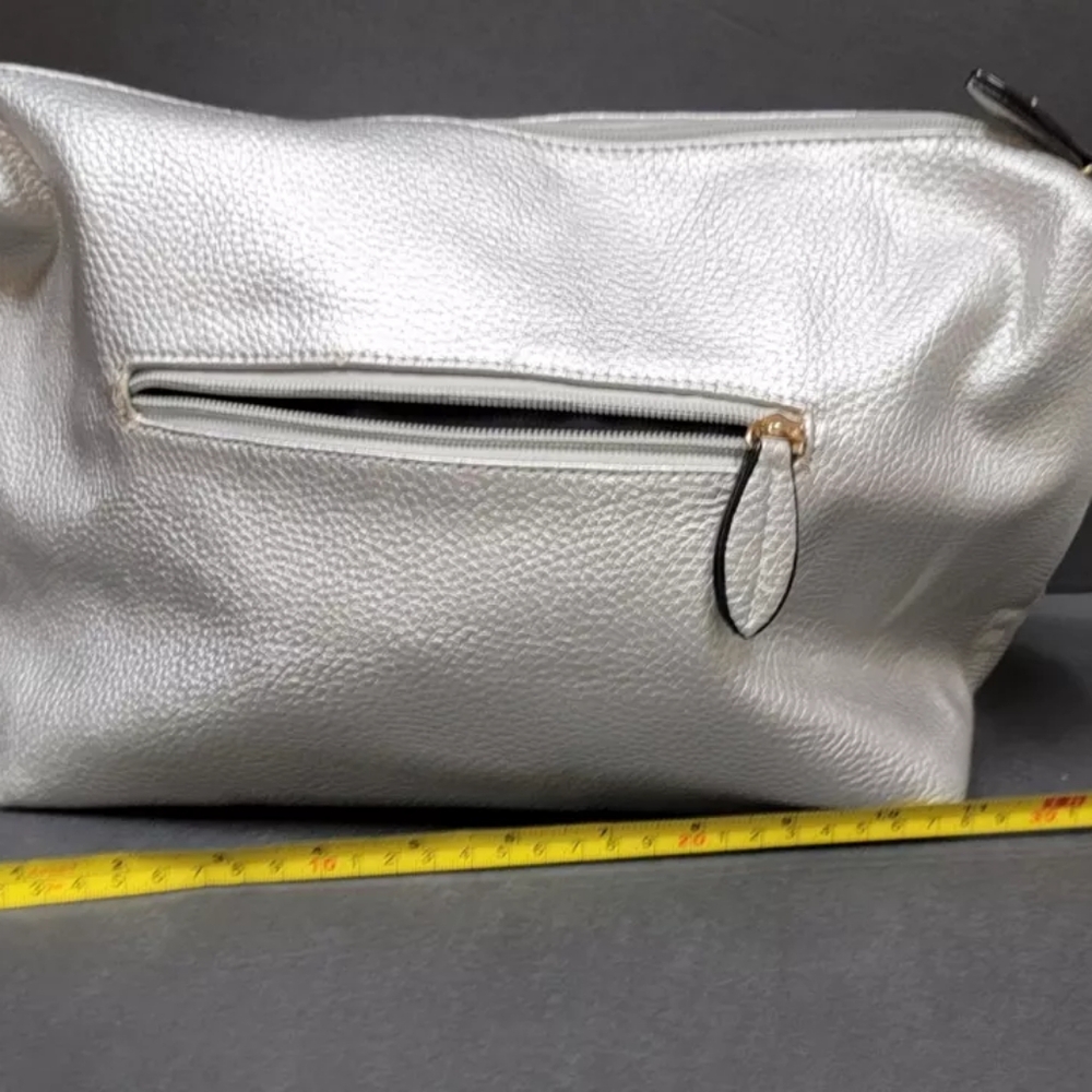 (LIKE NEW) Imoshion womens handbag - Picture 6 of 10